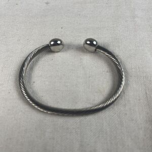 Q-Ray Wellness Bracelet Twisted Cable Flexible Stainles Steel Golf Athletic